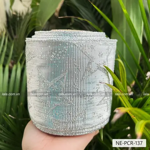 Giấy Gói Quà Cao Cấp: Hướng Dẫn Chọn Và Sử Dụng Để Nâng Tầm Món Quà Giấy Gói Quà Cao Cấp: Hướng Dẫn Chọn Và Sử Dụng Để Nâng Tầm Món Quà