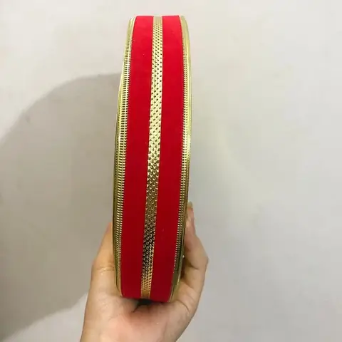 Giấy Gói Quà Màu Vàng Đồng: Nâng Tầm Đẳng Cấp Cho Mọi Món Quà Giấy Gói Quà Màu Vàng Đồng: Nâng Tầm Đẳng Cấp Cho Mọi Món Quà