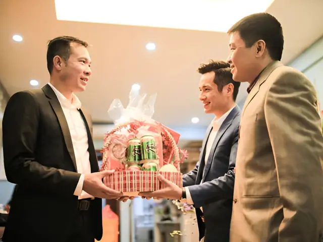 Giỏ quà Tết cho đối tác và khách hàng