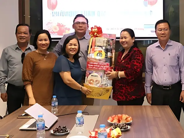 Thể hiện tấm lòng tri ân, biết ơn chân thành Thể hiện tấm lòng tri ân, biết ơn chân thành