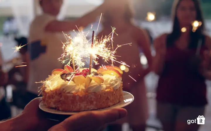 Gợi Ý Quà Sinh Nhật: Hơn 50+ Ý Tưởng Độc Đáo & Tinh Tế