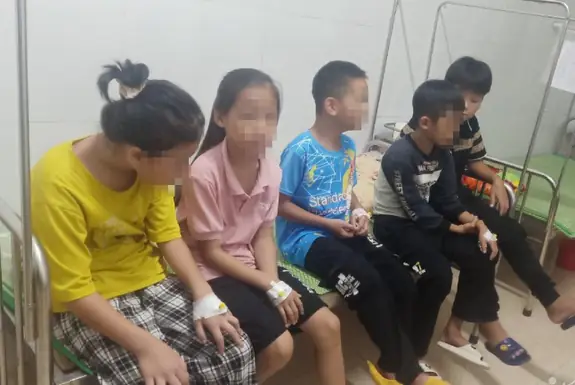 Hiện tượng ăn quà vặt ở học đường: Nguyên nhân và cách khắc phục