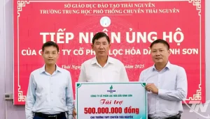 Hướng dẫn học sinh tặng quà thầy cô: Chọn lựa ý nghĩa và phù hợp