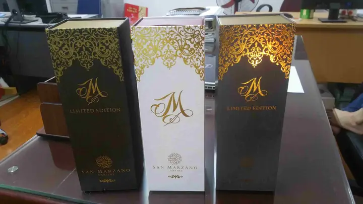 Hộp Giấy Cứng Đựng Quà: Hướng Dẫn Chi Tiết Từ Cấu Tạo Đến Lựa Chọn Hoàn Hảo