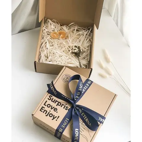 Hộp Giấy Nhỏ Đựng Quà: Nâng Tầm Giá Trị Món Tặng Hộp Giấy Nhỏ Đựng Quà: Nâng Tầm Giá Trị Món Tặng