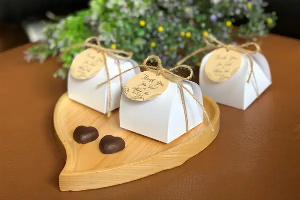 Hộp Quà Cưới Hà Nội: Hướng Dẫn Chọn Lựa & Đánh Giá Chi Tiết Hộp Quà Cưới Hà Nội: Hướng Dẫn Chọn Lựa & Đánh Giá Chi Tiết