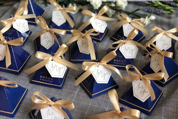 Hộp Quà Cưới Hà Nội: Hướng Dẫn Chọn Lựa & Đánh Giá Chi Tiết Hộp Quà Cưới Hà Nội: Hướng Dẫn Chọn Lựa & Đánh Giá Chi Tiết