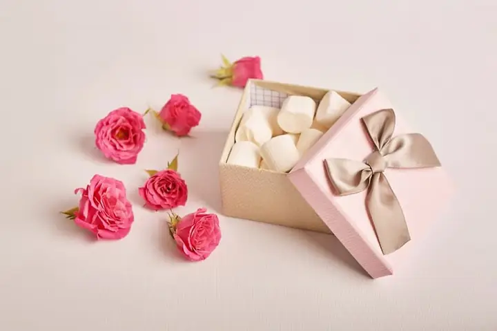 Gợi ý chọn hộp quà đẹp 20 10: Tặng gì để thể hiện tấm lòng?