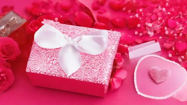 Gợi ý chọn hộp quà đẹp 20 10: Tặng gì để thể hiện tấm lòng?