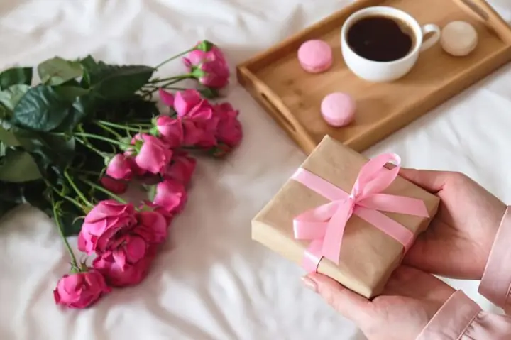 Gợi ý chọn hộp quà đẹp 20 10: Tặng gì để thể hiện tấm lòng?