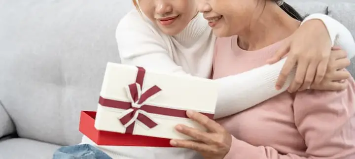 Gợi ý chọn hộp quà đẹp 20 10: Tặng gì để thể hiện tấm lòng?