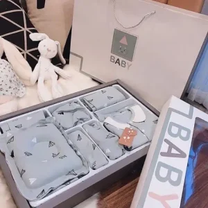 Chọn hộp quà tặng đầy tháng ý nghĩa: Gợi ý và bí quyết