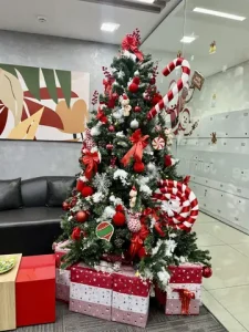Không khí Giáng Sinh tràn ngập khắp văn phòng