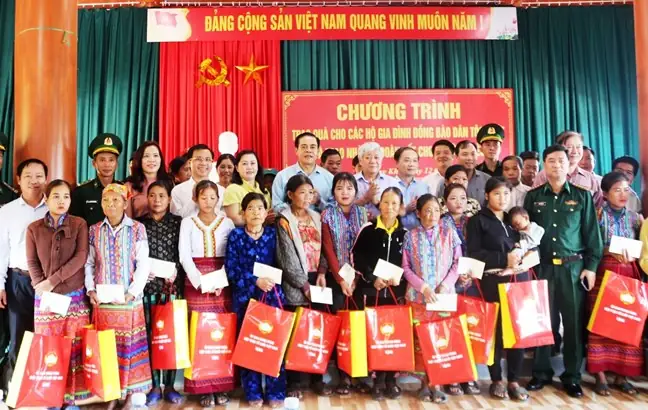 Kế hoạch tặng quà Tết cho người nghèo: Hướng dẫn chi tiết