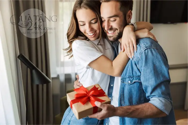 Khi Tặng Quà Nên Nói Gì? Hướng Dẫn Lời Chúc Ý Nghĩa Từng Hoàn Cảnh