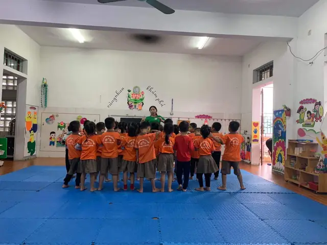 Không Được Nhận Quà Của Người Lạ: Lý Do & Cách Phòng Tránh