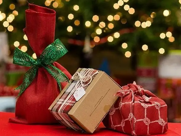 Hướng dẫn làm hộp quà tặng bạn đơn giản và ý nghĩa tại nhà Hướng dẫn làm hộp quà tặng bạn đơn giản và ý nghĩa tại nhà