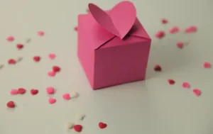Tự tay làm hộp quà tặng Valentine: Hướng dẫn chi tiết 5+ ý tưởng độc đáo