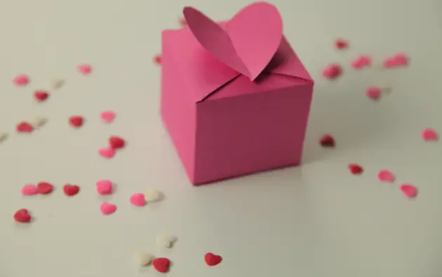 Tự tay làm hộp quà tặng Valentine: Hướng dẫn chi tiết 5+ ý tưởng độc đáo