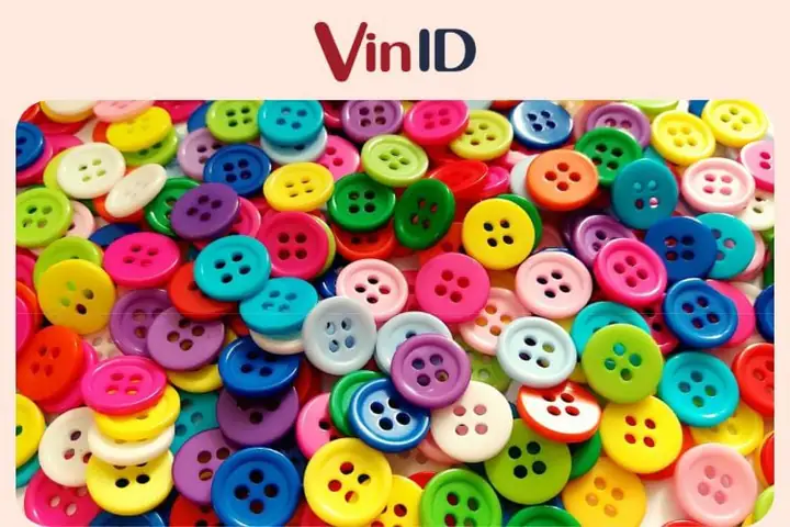 6. Làm chậu hoa từ những chiếc cúc áo