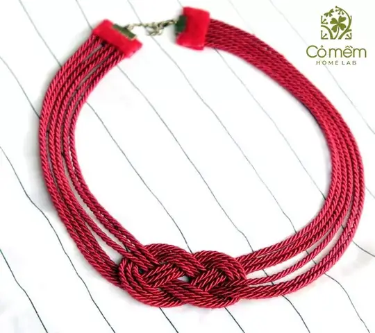 2.4. Vòng cổ handmade để làm quà 20/10