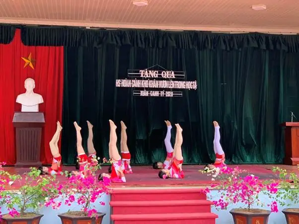Hướng dẫn tổ chức và ý nghĩa của lễ trao quà cho học sinh nghèo Hướng dẫn tổ chức và ý nghĩa của lễ trao quà cho học sinh nghèo