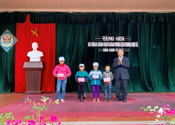 Hướng dẫn tổ chức và ý nghĩa của lễ trao quà cho học sinh nghèo Hướng dẫn tổ chức và ý nghĩa của lễ trao quà cho học sinh nghèo