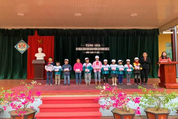 Hướng dẫn tổ chức và ý nghĩa của lễ trao quà cho học sinh nghèo Hướng dẫn tổ chức và ý nghĩa của lễ trao quà cho học sinh nghèo
