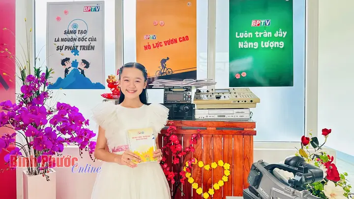 Hướng dẫn viết lời dẫn chương trình bài hát Món quà tặng cô ý nghĩa