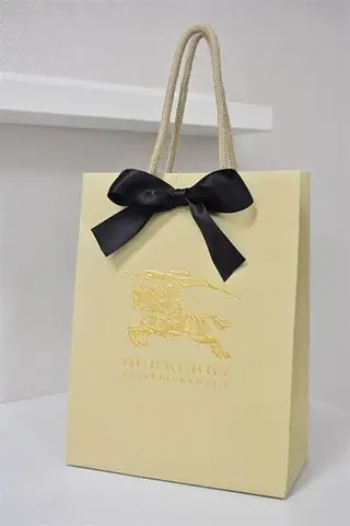 Mẫu Túi Giấy Đựng Quà: Hướng Dẫn Chọn Lựa Tinh Tế & Ý Nghĩa Mẫu Túi Giấy Đựng Quà: Hướng Dẫn Chọn Lựa Tinh Tế & Ý Nghĩa