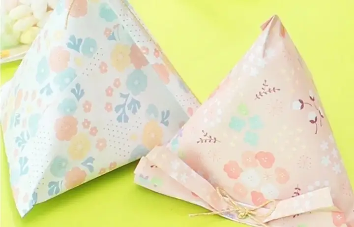 Mẫu Túi Giấy Đựng Quà: Hướng Dẫn Chọn Lựa Tinh Tế & Ý Nghĩa Mẫu Túi Giấy Đựng Quà: Hướng Dẫn Chọn Lựa Tinh Tế & Ý Nghĩa