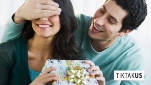 Hướng Dẫn Chọn Món Quà Bất Ngờ Cho Người Yêu Lãng Mạn Nhất