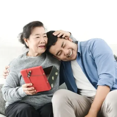 Món Quà Đơn Giản Tặng Mẹ: Gợi Ý Ý Nghĩa Và Thiết Thực