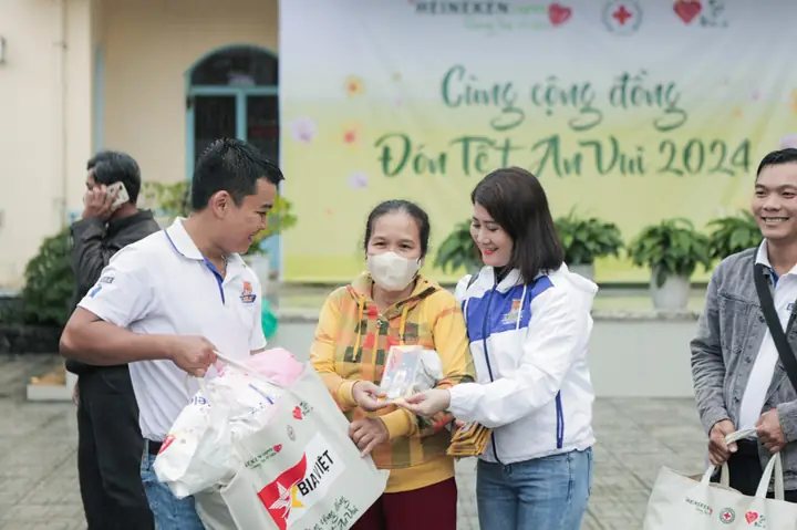Mua Bia Heineken Tặng Quà: Hướng Dẫn Chọn Lựa Thông Minh