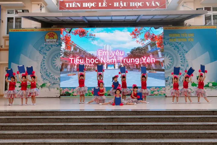 Múa Món Quà Tặng Cô Trường Tiểu Học: Hướng Dẫn Chọn Và Tặng
