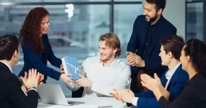 Mua quà cho bạn nam: Hướng dẫn chọn quà tinh tế, ý nghĩa