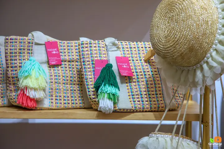 Cẩm Nang Mua Quà Lưu Niệm Đà Nẵng: Địa Chỉ & Sản Phẩm Nên Chọn Cẩm Nang Mua Quà Lưu Niệm Đà Nẵng: Địa Chỉ & Sản Phẩm Nên Chọn