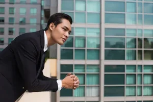 Nam Thích Tặng Quà Gì? Gợi Ý Khiến Chàng Mê Mẩn & Bất Ngờ
