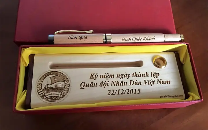 Nên Tặng Quà Gì Cho Quân Nhân: Cẩm Nang Chọn Quà Tri Ân Sâu Sắc