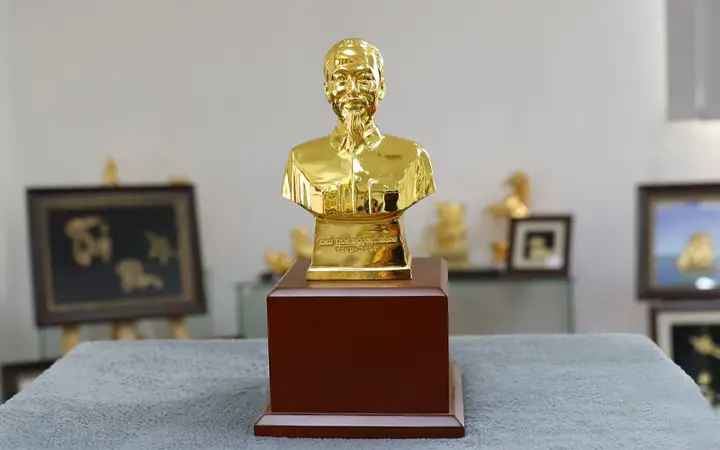 Nên Tặng Quà Gì Cho Quân Nhân: Cẩm Nang Chọn Quà Tri Ân Sâu Sắc