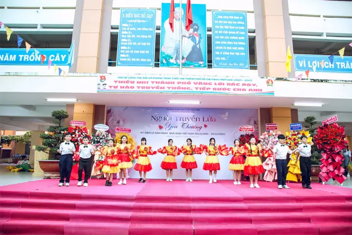 Gợi ý 'nhảy' món quà tặng cô giáo bất ngờ và tinh tế