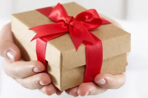 Những Điều Kiêng Kỵ Khi Tặng Quà Ở Việt Nam Cần Biết