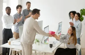 Những món quà biếu sếp ý nghĩa: Gợi ý tinh tế, sang trọng