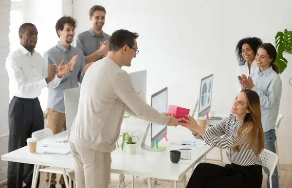 Những món quà biếu sếp ý nghĩa: Gợi ý tinh tế, sang trọng