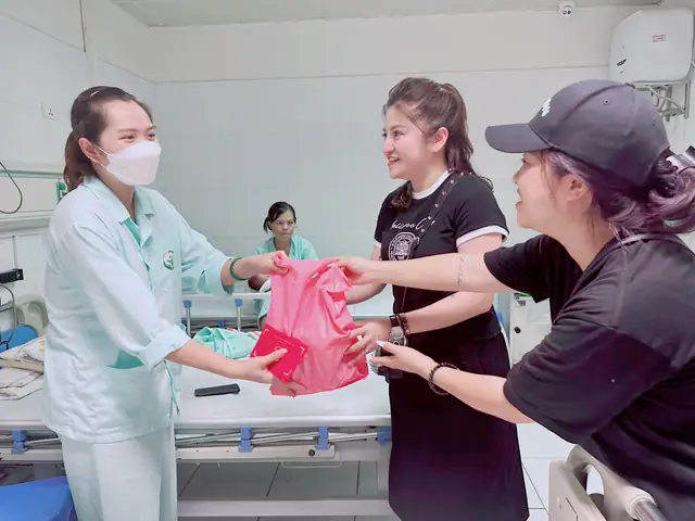 Những Món Quà Nhỏ Xinh: Hướng Dẫn Chọn Và Tặng Ý Nghĩa Những Món Quà Nhỏ Xinh: Hướng Dẫn Chọn Và Tặng Ý Nghĩa