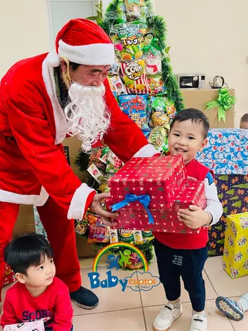 Ông Già Noel Tặng Quà Cho Bé: Hướng Dẫn & Gợi Ý Chi Tiết
