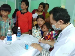 Làm thế nào để phát quà cho người nghèo một cách ý nghĩa và bền vững?