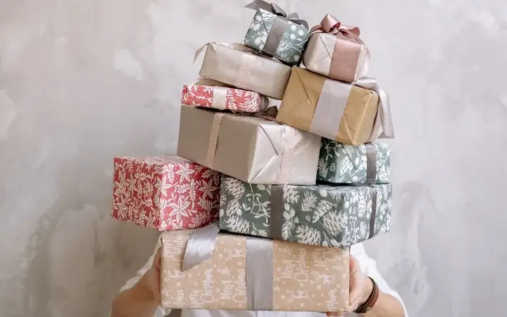 Phụ Nữ 40 Tuổi Thích Tặng Quà Gì? 20+ Gợi Ý Độc Đáo