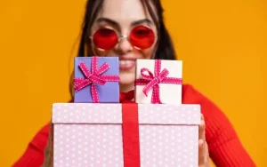 Phụ Nữ 40 Tuổi Thích Tặng Quà Gì? 20+ Gợi Ý Độc Đáo
