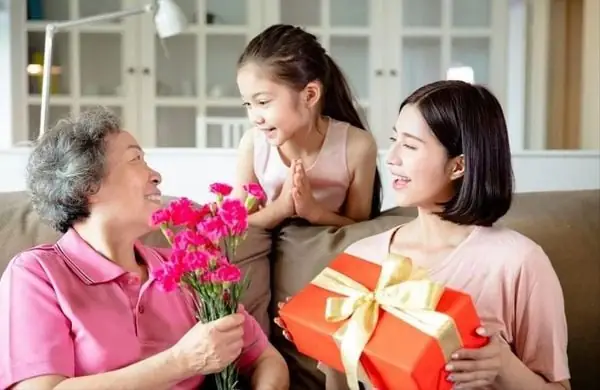 Quà 20/10 Tặng Mẹ Và Người Yêu: Gợi Ý Chọn Quà Tinh Tế Nhất